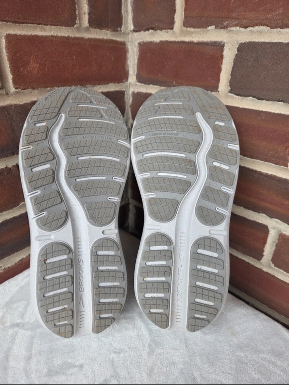 Brooks Ghost Max Women's Running Shoes - Gray and White - Picture 2 of 9